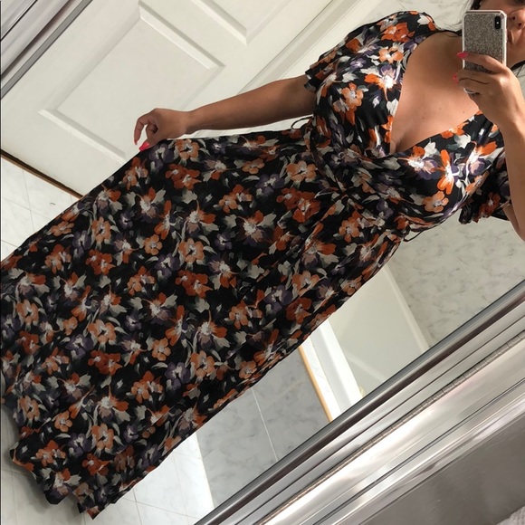 BLACK FLORAL MAXI! - Picture 4 of 7